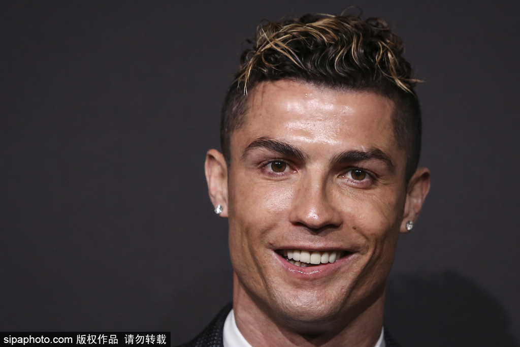 记者：B费受伤之后，梅努不会在冬窗离开曼联（记者称因B费伤缺，曼联今冬不会放走梅努）