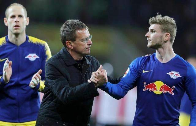 记者：若国足明年热身没惨案或大事故，邵佳一至少干到亚洲杯结束