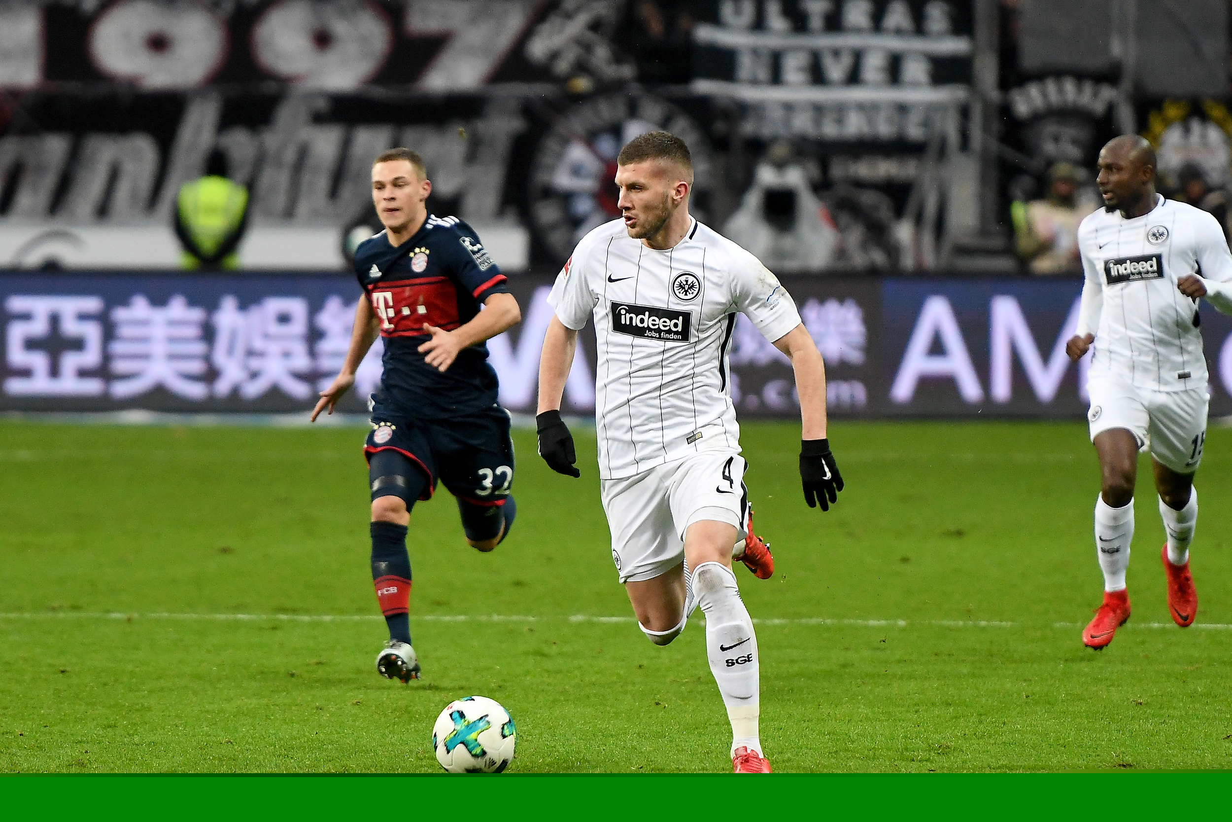 成都蓉城祝贺铜梁龙冲超：期待我们明年中超赛场见（成都蓉城恭贺铜梁龙冲超成功：明年中超赛场相见）