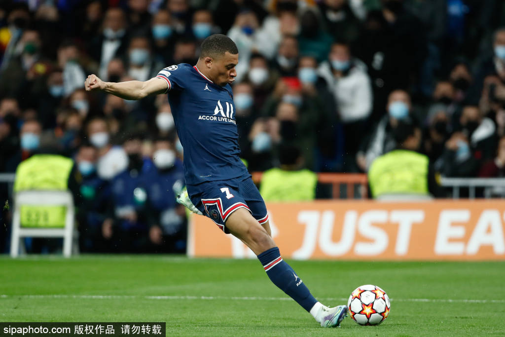 10场0球！米兰亏大了，新援前锋太差劲，身价3500万虚高