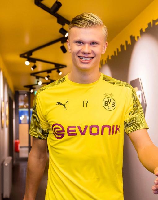 在首发情况下连续6场欧冠进球，哈兰德职业生涯第二次做到