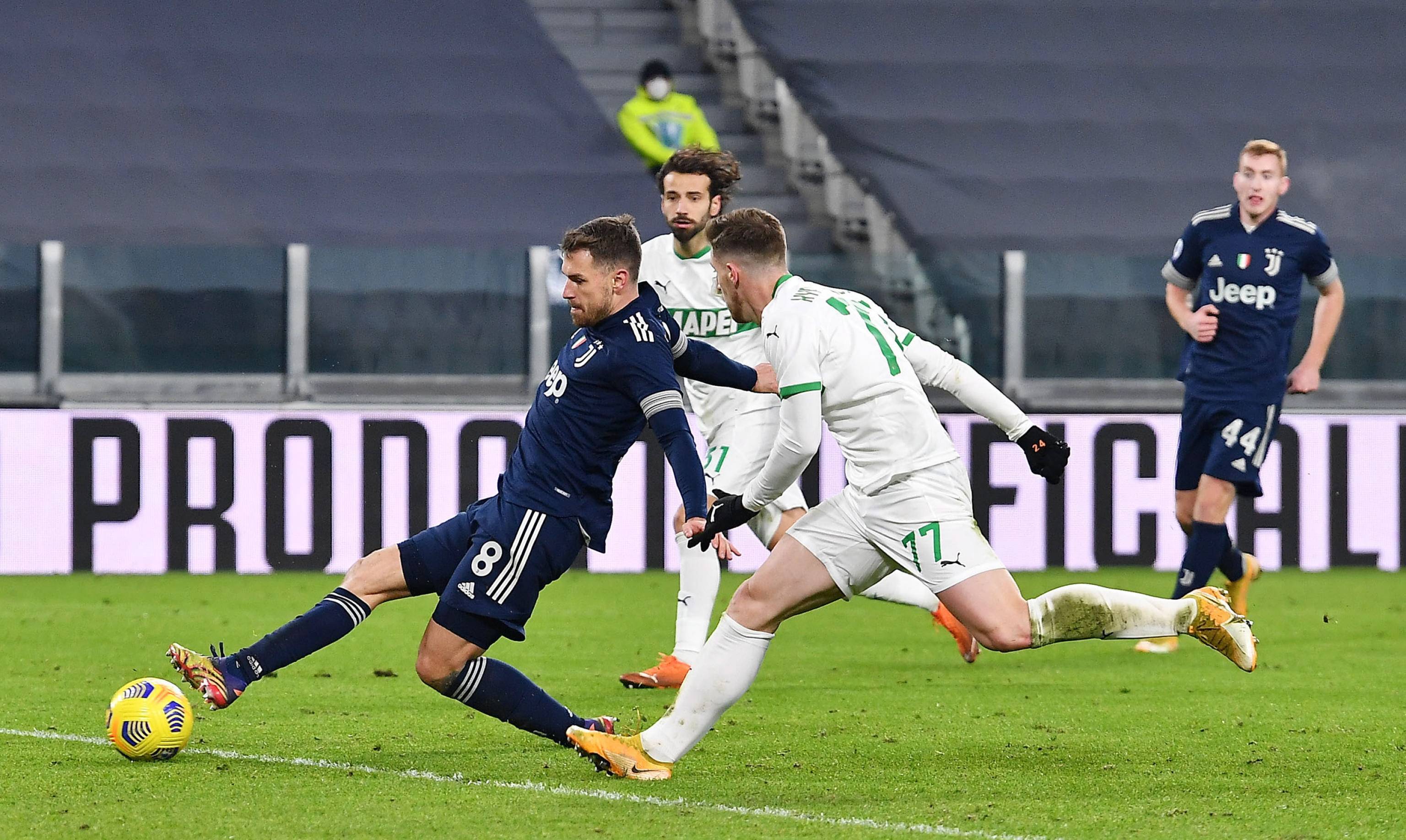 欧协半场：两队破门乏术，洛桑0-0佛罗伦萨（欧协杯半场：洛桑与佛罗伦萨互交白卷，比分0-0）