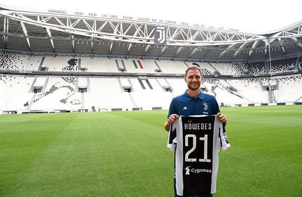 足球巴萨后防大将伤缺四周，主帅表情凝重