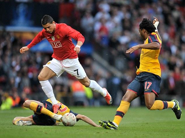 英超最新积分榜：阿森纳6分领跑，切尔西曼城紧追，热刺跌至第9（英超积分榜出炉：阿森纳领先6分，曼城切尔西紧逼，热刺降至第9）