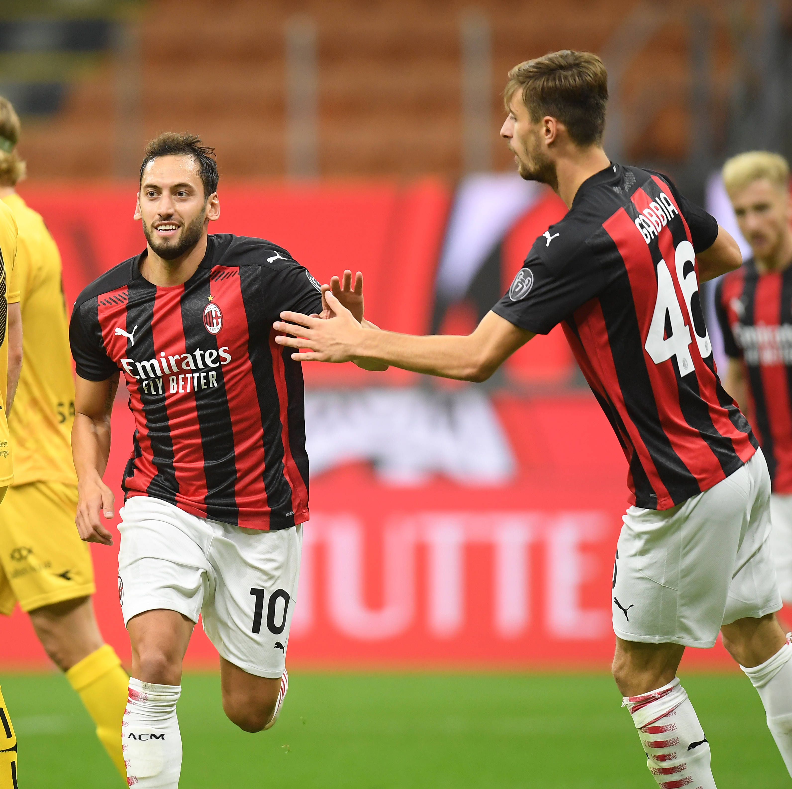 本轮欧冠最佳阵容：诺伊尔、福登、奥斯梅恩、梅里诺在列（欧冠本轮最佳阵容出炉：诺伊尔、福登、奥斯梅恩、梅里诺入选）